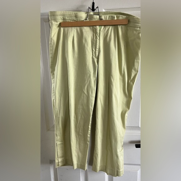 Celery green capris - Picture 2 of 4